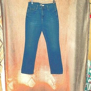 Levi Jean's 505 size 6